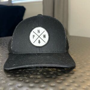 PNW black and white hat NWOT